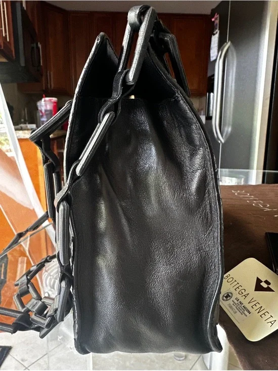 RARE Bottega Veneta Lambskin Intrecciato Olympiia Bag w Bold Leather Link Straps - Picture 11 of 15